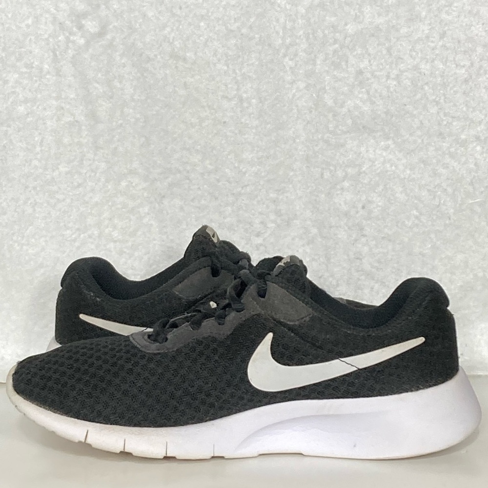 Nike Kids Black/White Tanjun Running Athletic Sneakers Shoes Size 3Y - Picture 7 of 11